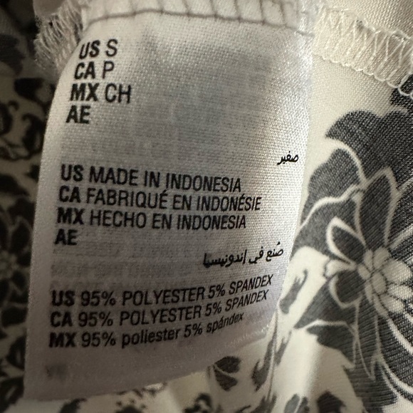 Charter Club size S glory flowery top 🖤 - Picture 5 of 10